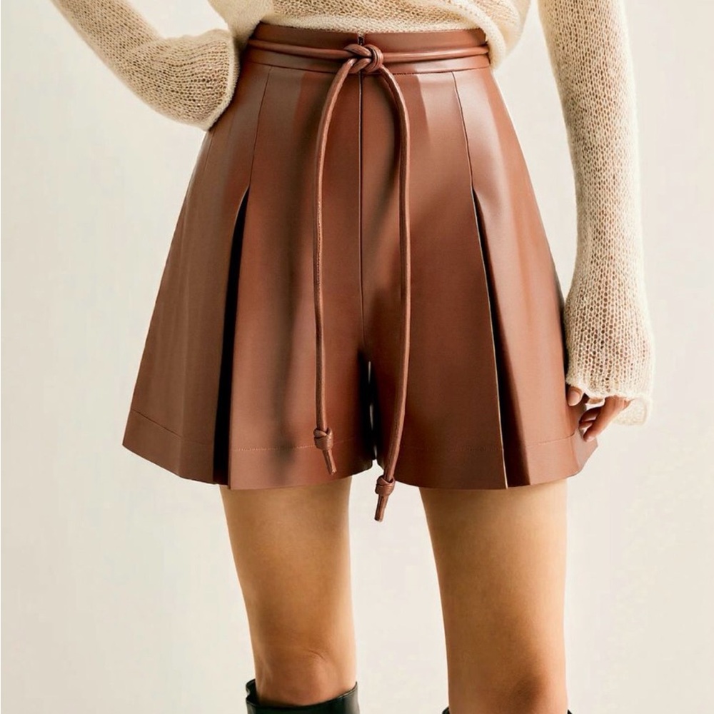 Commense High-Waisted Leather Shorts in Brown